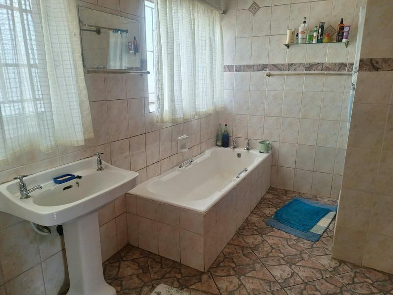 5 Bedroom Property for Sale in Meiringspark North West